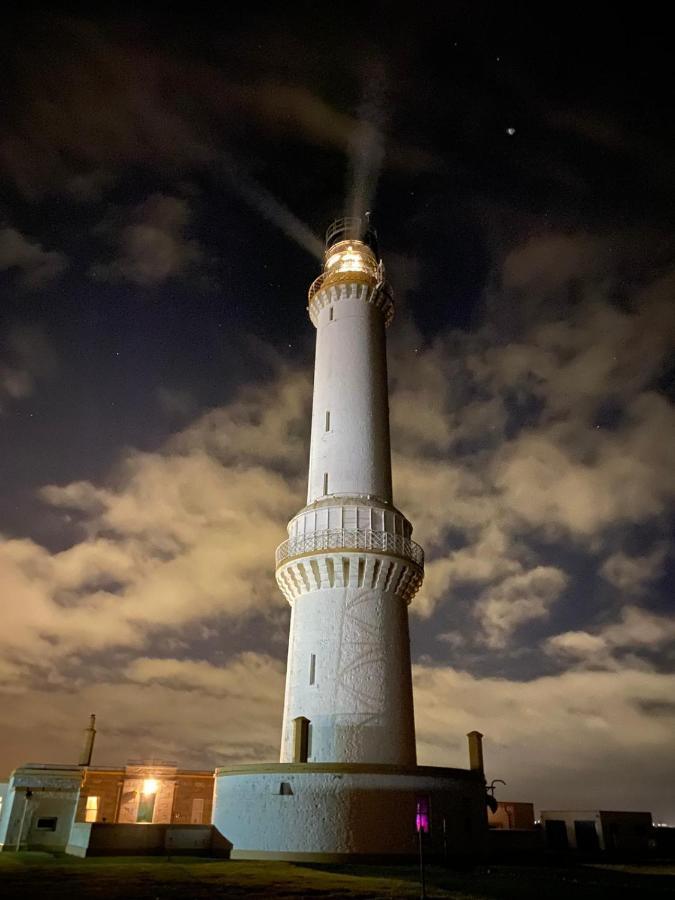 Aberdeen Lighthouse Cottages - Coastal, Dolphins מראה חיצוני תמונה