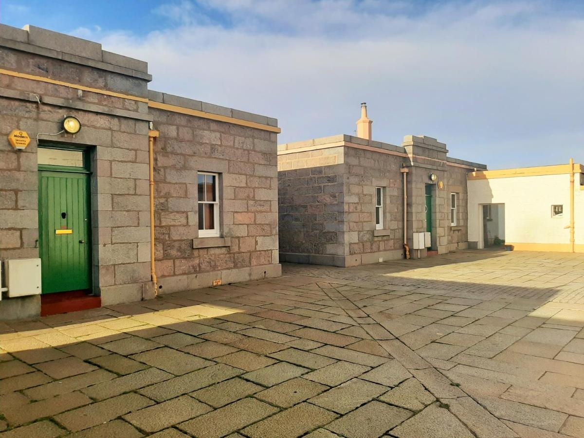Aberdeen Lighthouse Cottages - Coastal, Dolphins מראה חיצוני תמונה